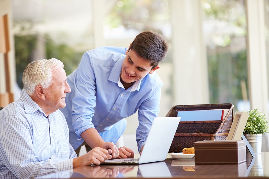 Caregivers in West Memorial TX: Use Technology to Connect Elderly Parents With Family